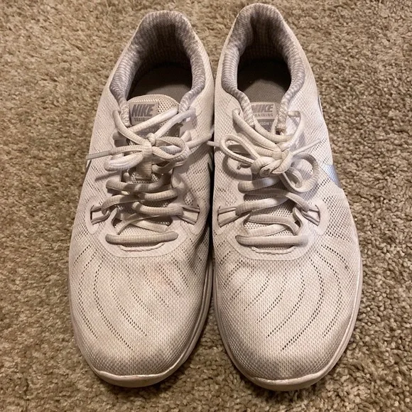 Womens white Nikes - Picture 1 of 4